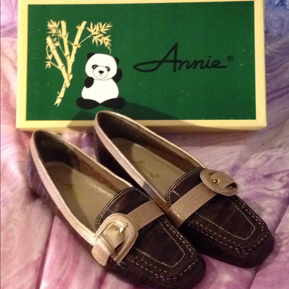 Vintage Annie faux crocodile brown loafers 6.5